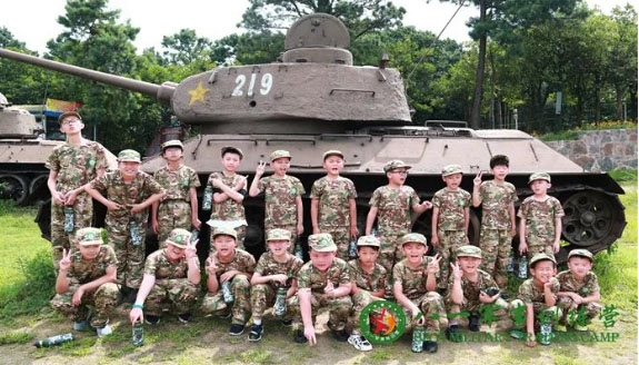上海“八一軍事夏令營” 一次備受關注的國防教育與成長體驗