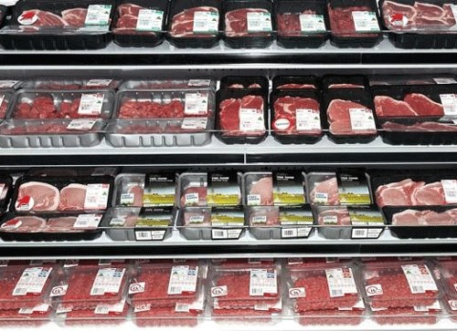 泉州的這家超市太坑爹了吧 市民買一斤豬舌,下面居然疊了6個(gè)盤(pán)子